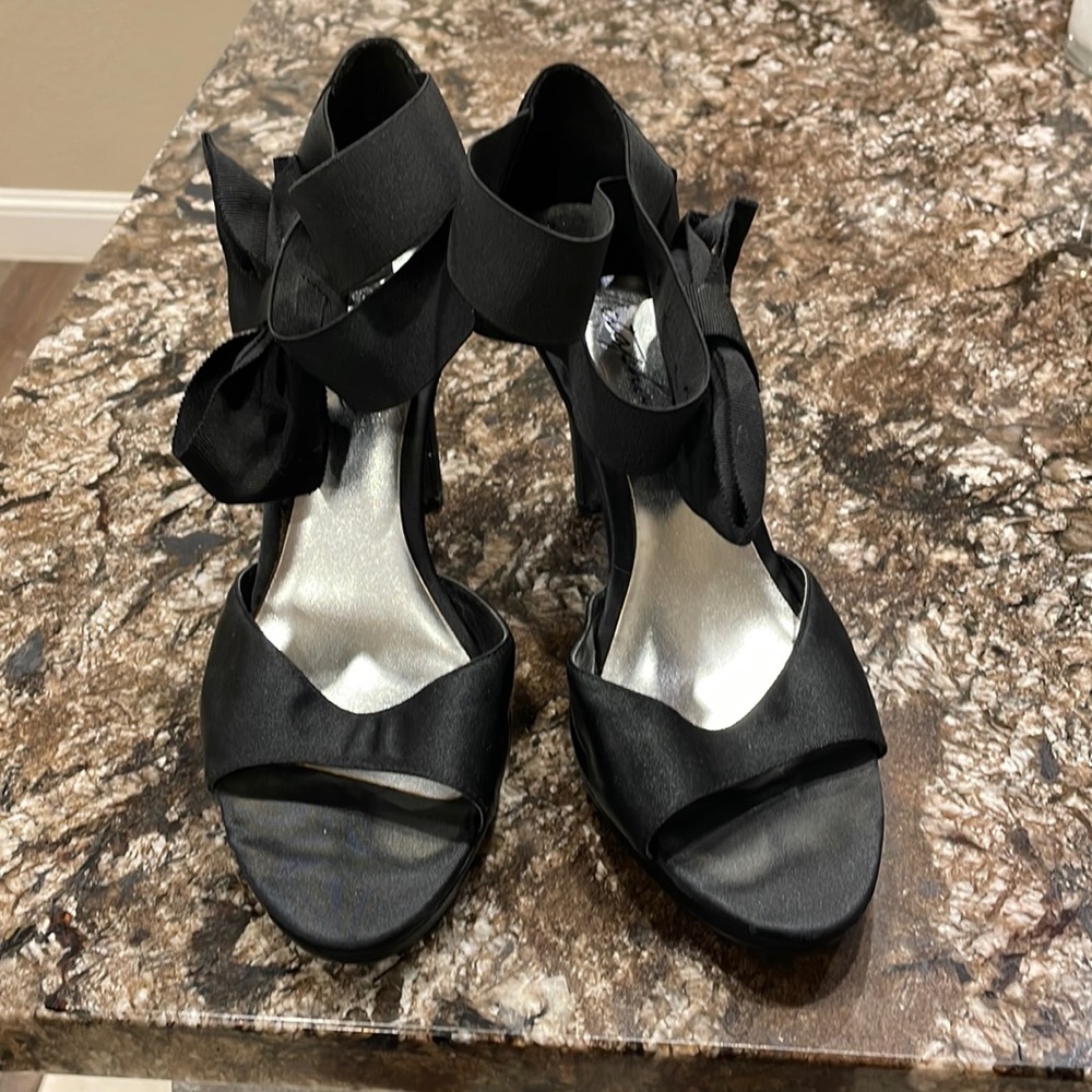 Metaphor Bow Heels